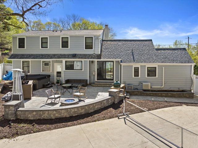 1423 St Charles STREET, Wauwatosa, WI 53213