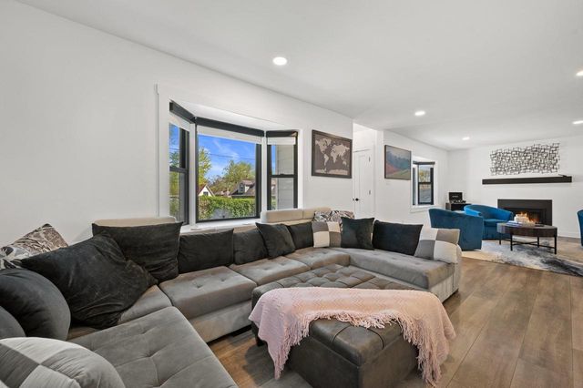 1423 St Charles STREET, Wauwatosa, WI 53213