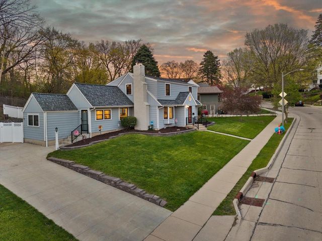 1423 St Charles STREET, Wauwatosa, WI 53213