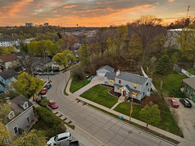 1423 St Charles STREET, Wauwatosa, WI 53213