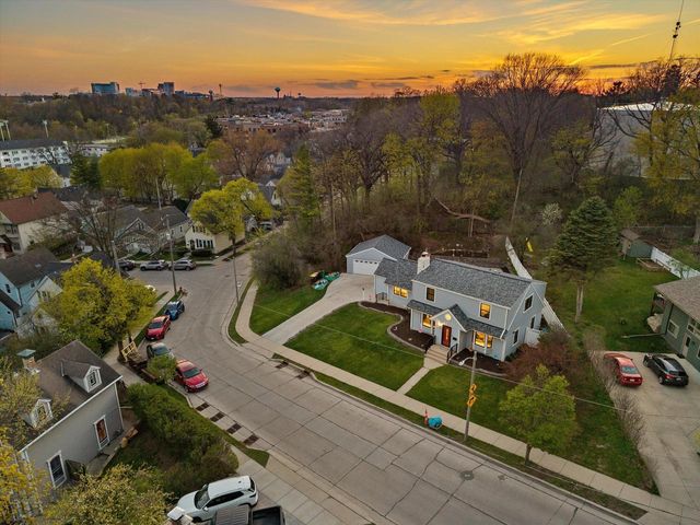 1423 St Charles STREET, Wauwatosa, WI 53213