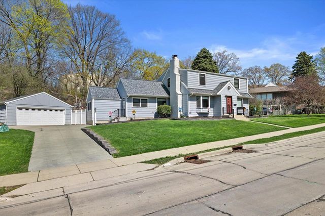 1423 St Charles STREET, Wauwatosa, WI 53213
