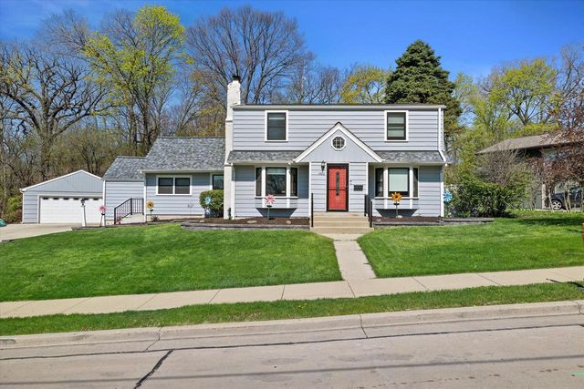 1423 St Charles STREET, Wauwatosa, WI 53213