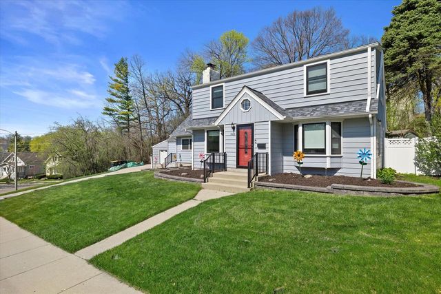 1423 St Charles STREET, Wauwatosa, WI 53213