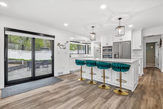 1423 St Charles STREET, Wauwatosa, WI 53213