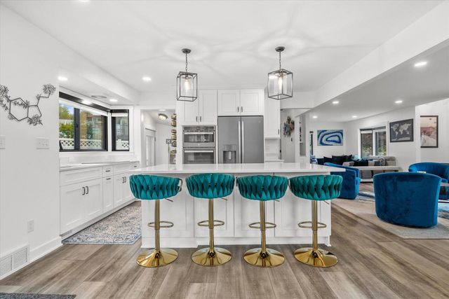 1423 St Charles STREET, Wauwatosa, WI 53213