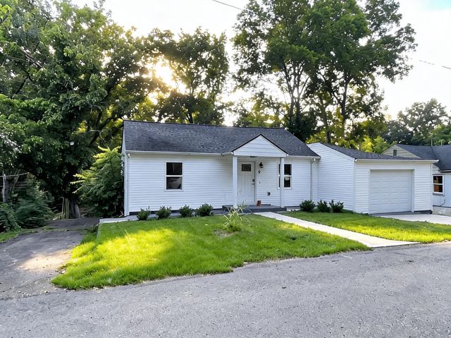 9 Proctor Dr, Clarksville, TN 37043