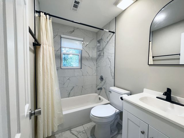 9 Proctor Dr, Clarksville, TN 37043