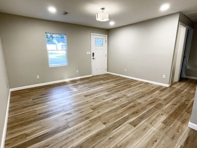 9 Proctor Dr, Clarksville, TN 37043