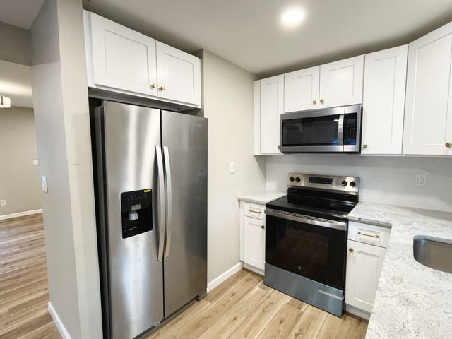 9 Proctor Dr, Clarksville, TN 37043
