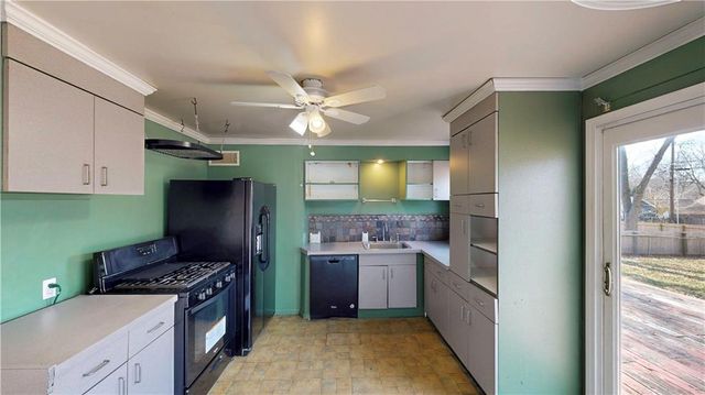 7712 Robinson Street, Overland Park, KS 66204