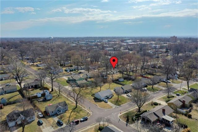 7712 Robinson Street, Overland Park, KS 66204