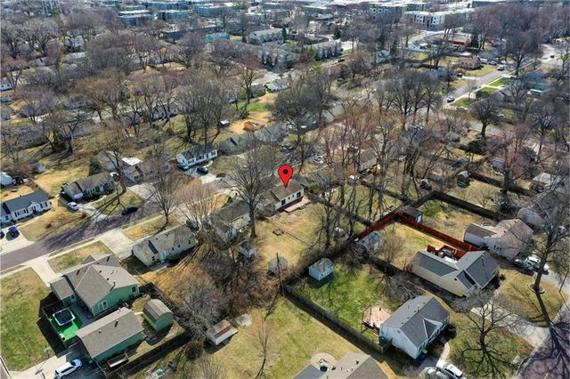 7712 Robinson Street, Overland Park, KS 66204