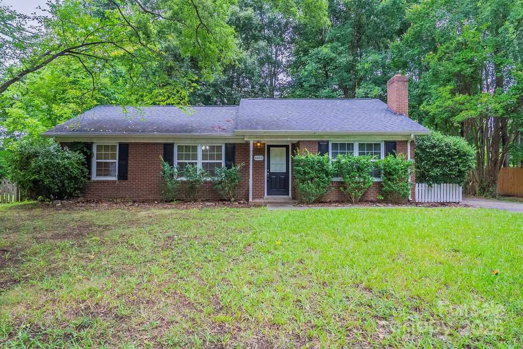 6410 Pineburr Court, Charlotte, NC 28211