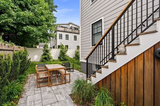87 Palmer St 87, Arlington, MA 02474