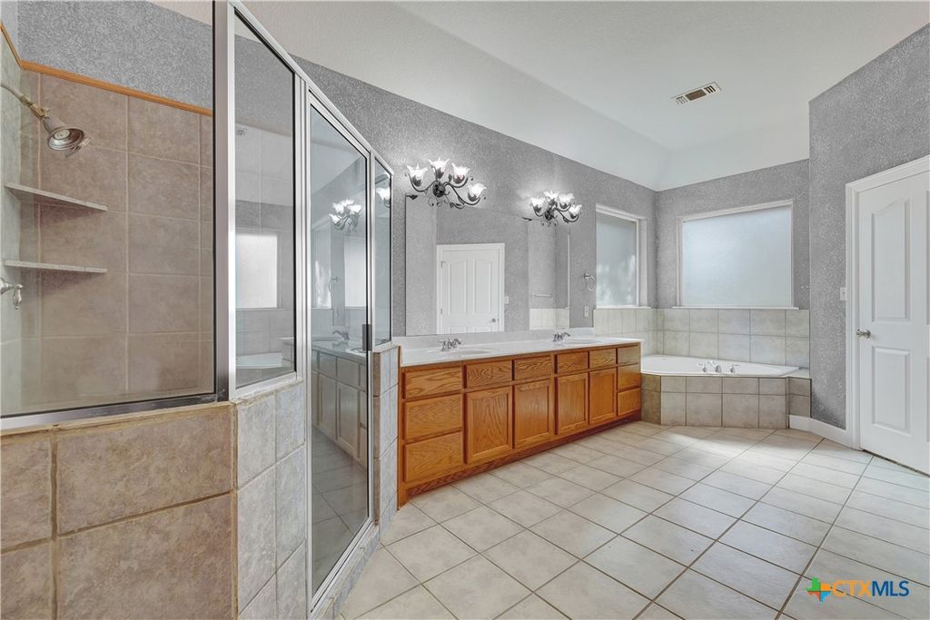 Image 11 of property listing at 243 Appalachian Trail, New Braunfels, TX 78132