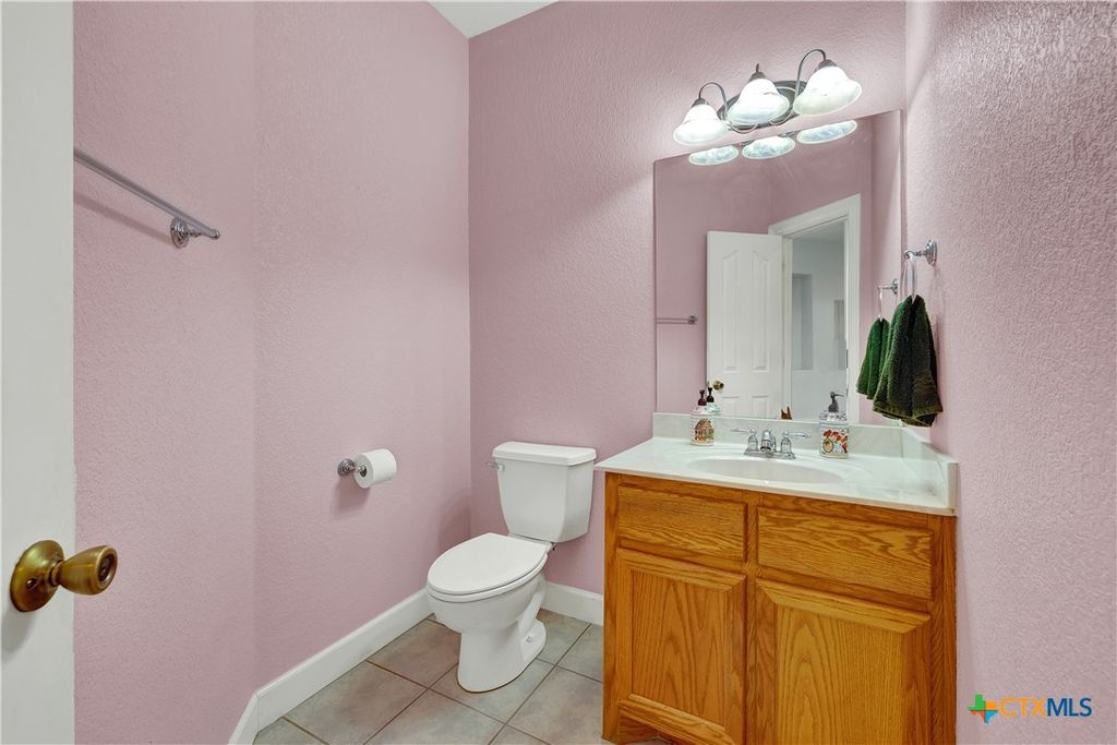 Image 8 of property listing at 243 Appalachian Trail, New Braunfels, TX 78132