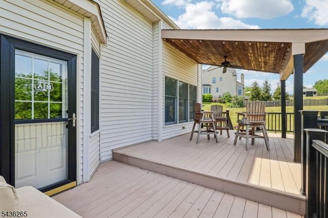18 Steeple View Ct, West Amwell Twp., NJ 08530