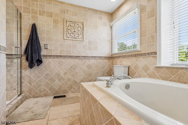 18 Steeple View Ct, West Amwell Twp., NJ 08530