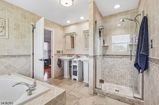 18 Steeple View Ct, West Amwell Twp., NJ 08530