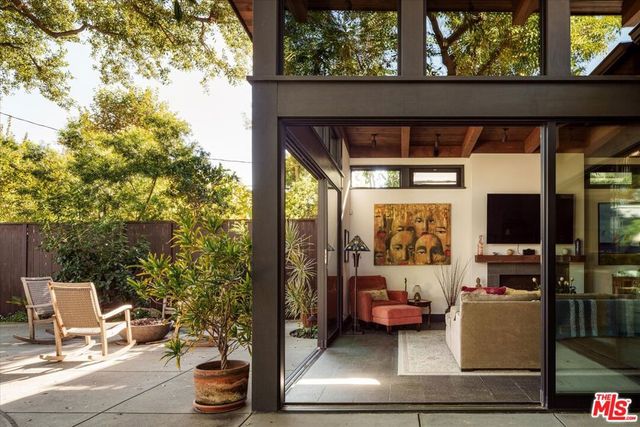 4244 Bluebell Avenue, Studio City, CA 91604