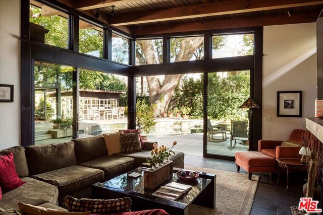 4244 Bluebell Avenue, Studio City, CA 91604