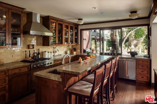 4244 Bluebell Avenue, Studio City, CA 91604