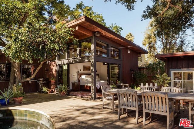 4244 Bluebell Avenue, Studio City, CA 91604