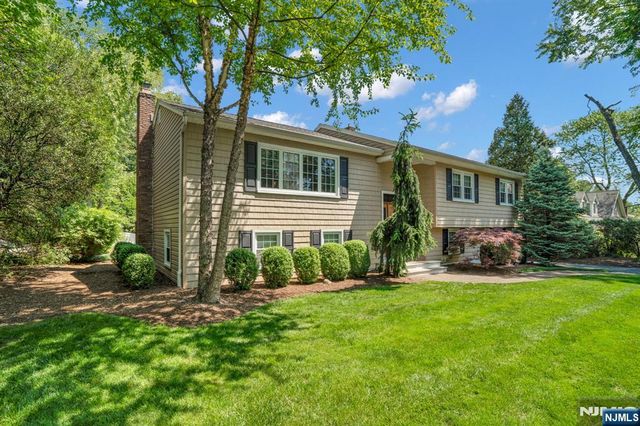 114 Wyckoff Avenue, Wyckoff, NJ 07481