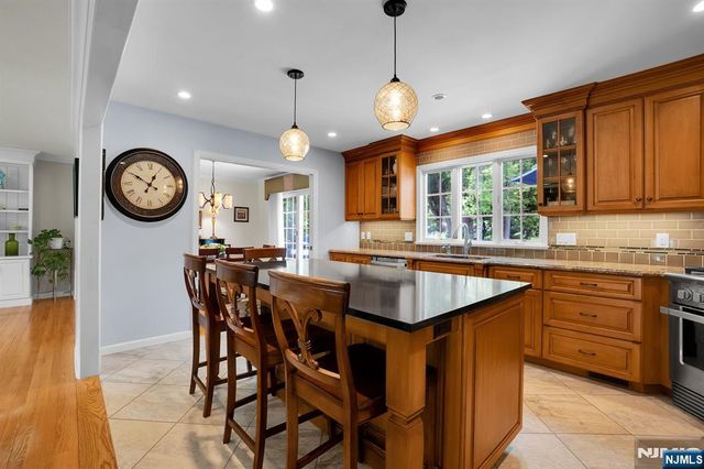114 Wyckoff Avenue, Wyckoff, NJ 07481