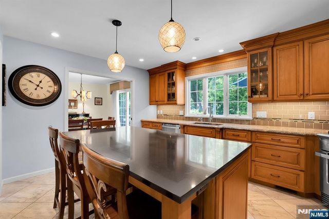 114 Wyckoff Avenue, Wyckoff, NJ 07481