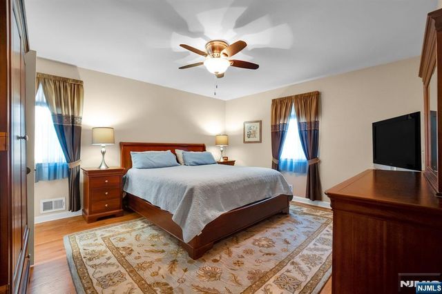 114 Wyckoff Avenue, Wyckoff, NJ 07481