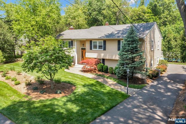 114 Wyckoff Avenue, Wyckoff, NJ 07481