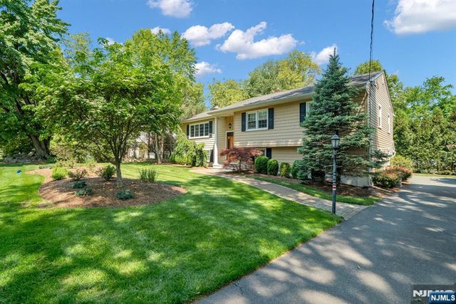 114 Wyckoff Avenue, Wyckoff, NJ 07481