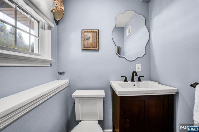 114 Wyckoff Avenue, Wyckoff, NJ 07481