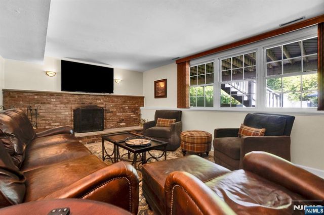 114 Wyckoff Avenue, Wyckoff, NJ 07481
