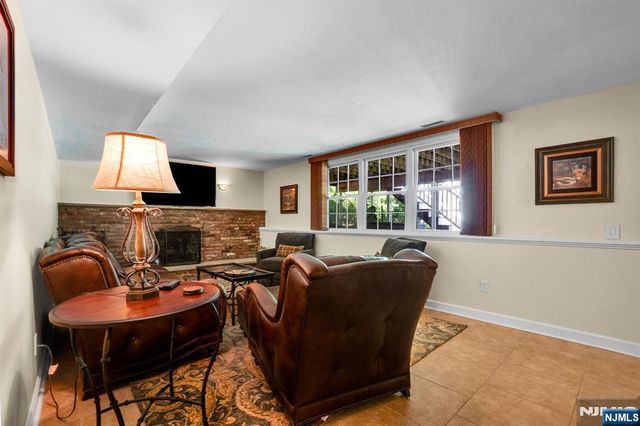 114 Wyckoff Avenue, Wyckoff, NJ 07481