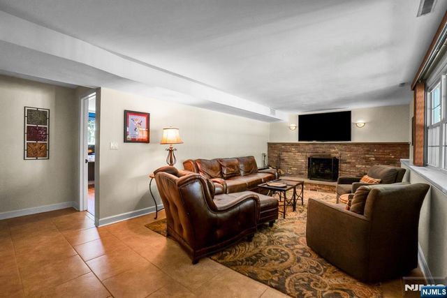 114 Wyckoff Avenue, Wyckoff, NJ 07481