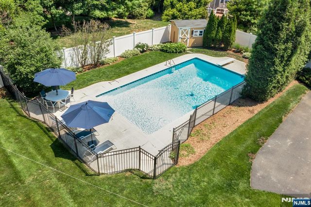 114 Wyckoff Avenue, Wyckoff, NJ 07481
