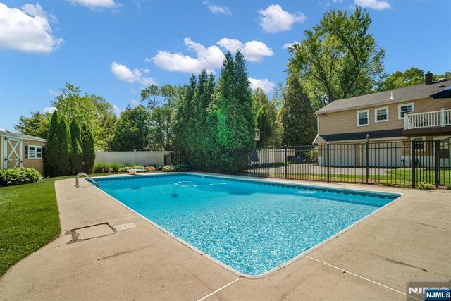 114 Wyckoff Avenue, Wyckoff, NJ 07481