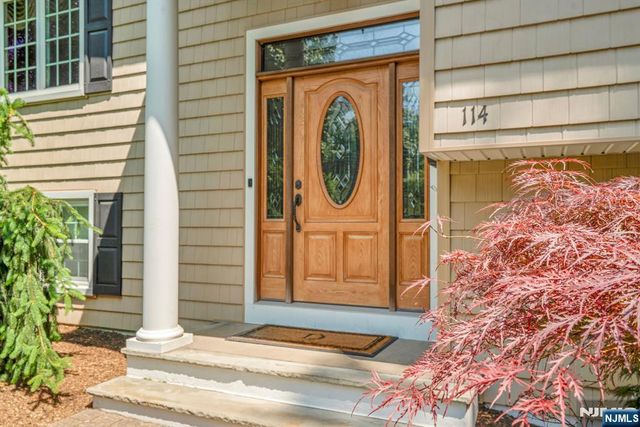 114 Wyckoff Avenue, Wyckoff, NJ 07481