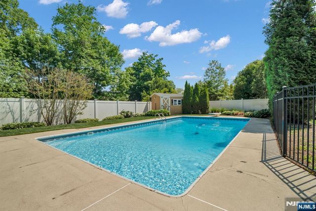 114 Wyckoff Avenue, Wyckoff, NJ 07481