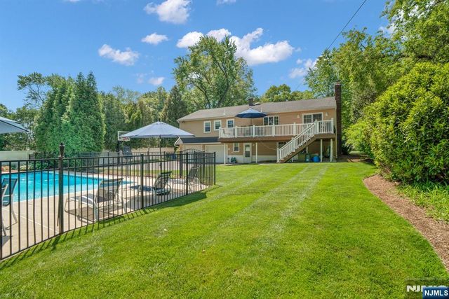114 Wyckoff Avenue, Wyckoff, NJ 07481