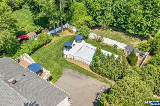 114 Wyckoff Avenue, Wyckoff, NJ 07481