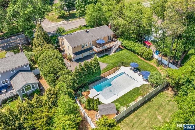 114 Wyckoff Avenue, Wyckoff, NJ 07481