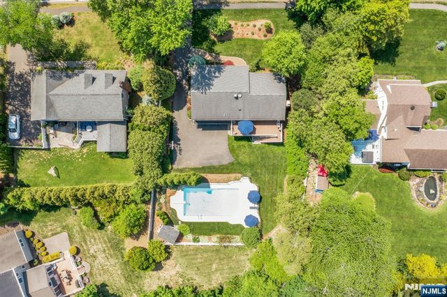 114 Wyckoff Avenue, Wyckoff, NJ 07481