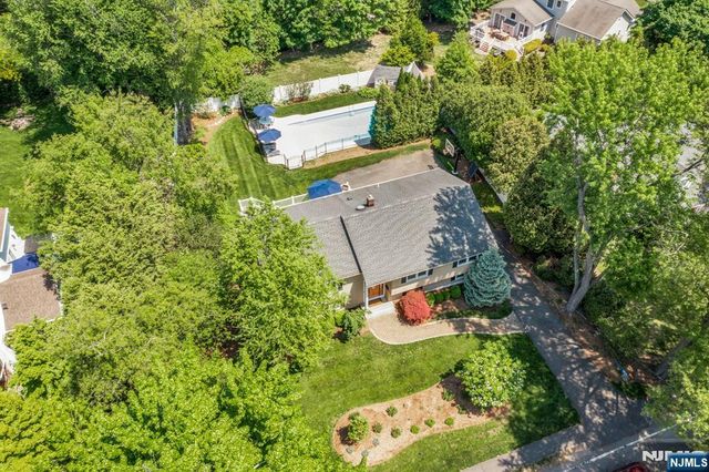 114 Wyckoff Avenue, Wyckoff, NJ 07481