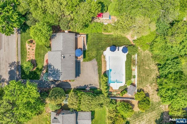 114 Wyckoff Avenue, Wyckoff, NJ 07481