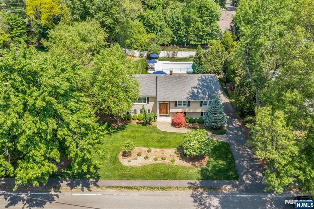 114 Wyckoff Avenue, Wyckoff, NJ 07481