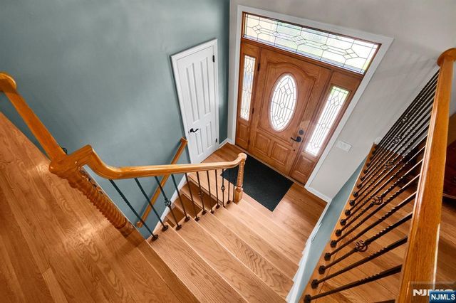 114 Wyckoff Avenue, Wyckoff, NJ 07481